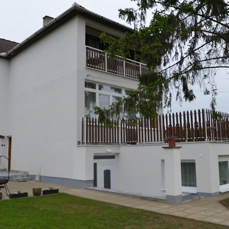 Renata Apartman Nyiregyhaza Exterior photo