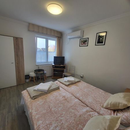 Renata Apartman Nyiregyhaza Exterior photo