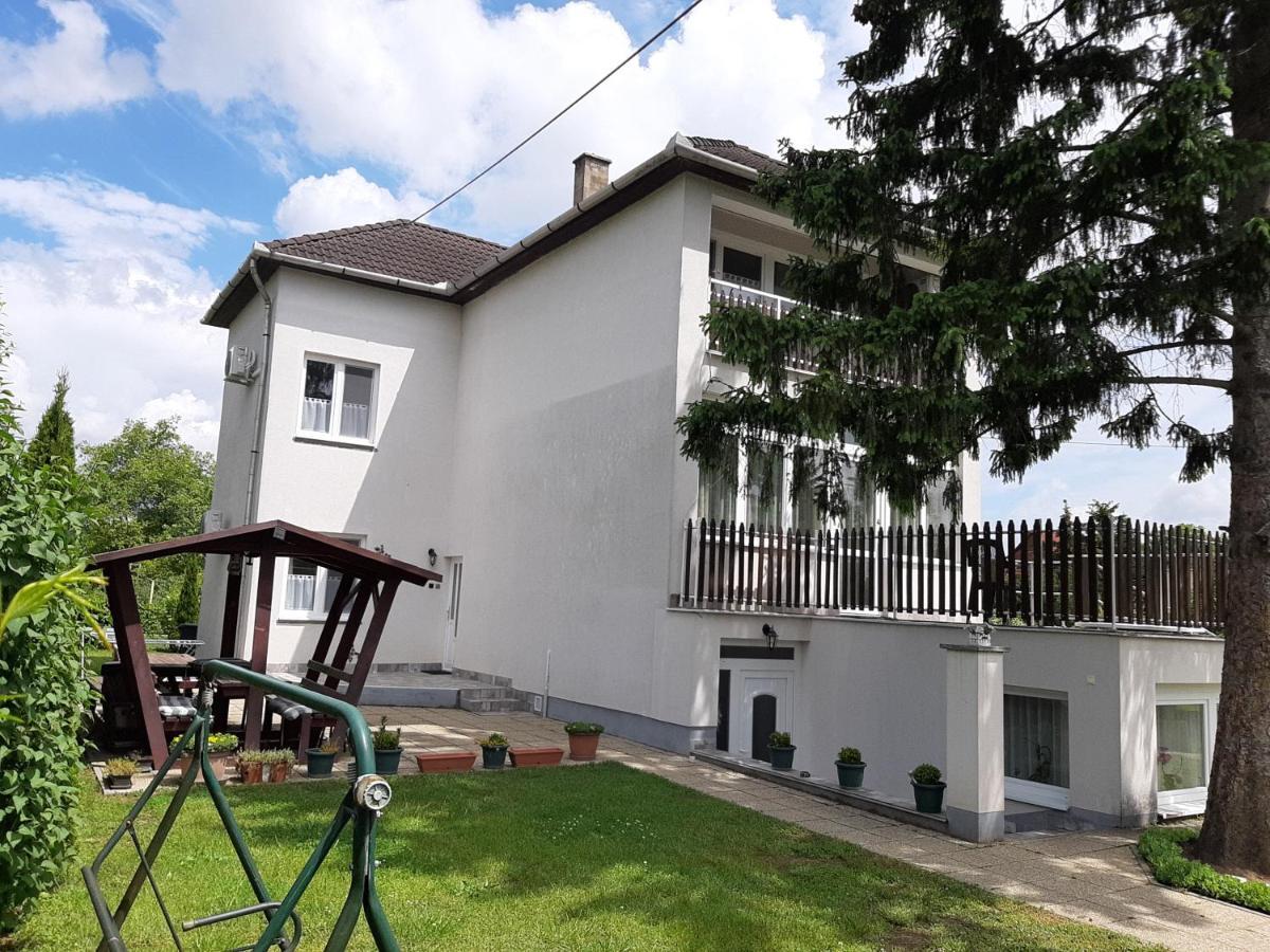 Renata Apartman Nyiregyhaza Exterior photo