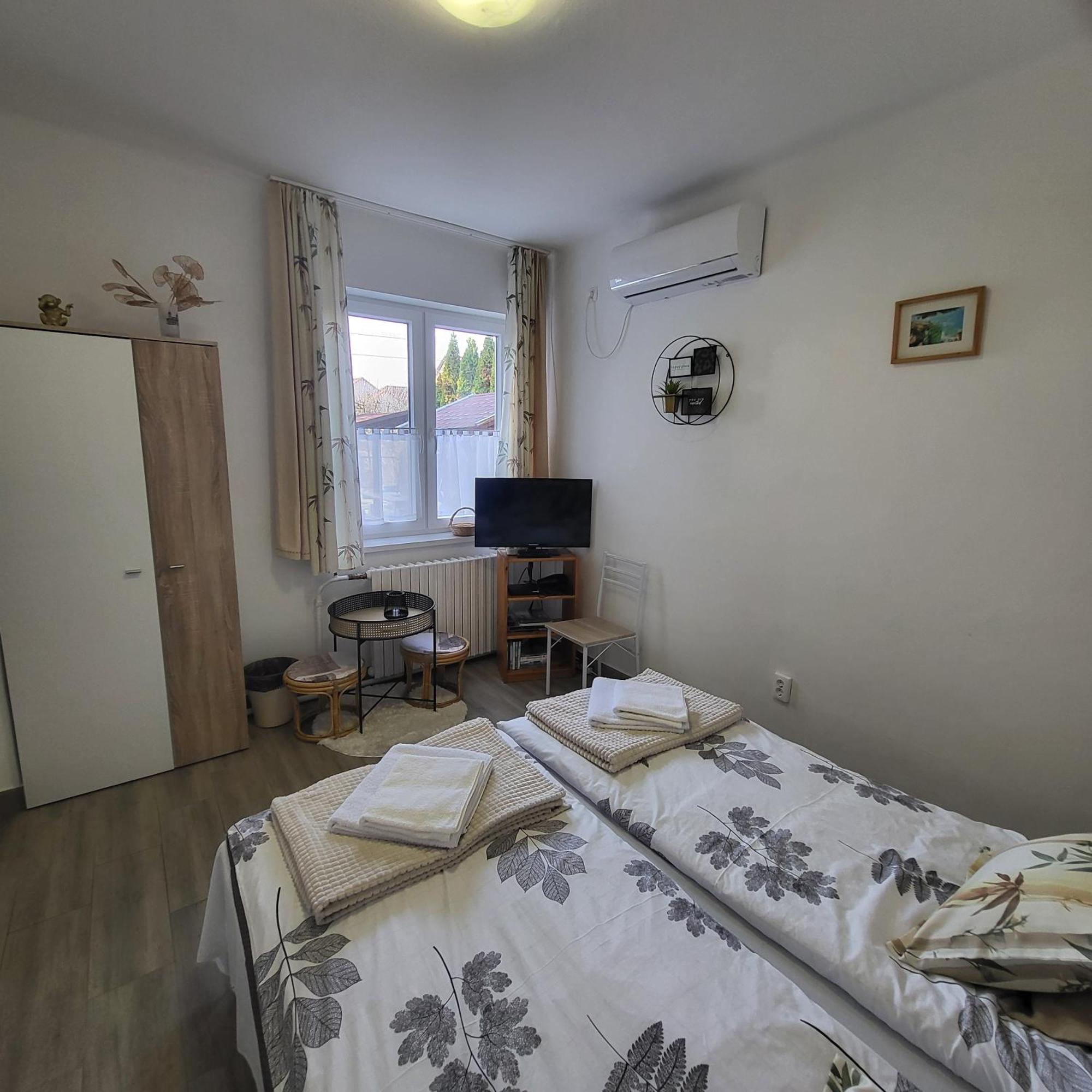Renata Apartman Nyiregyhaza Exterior photo