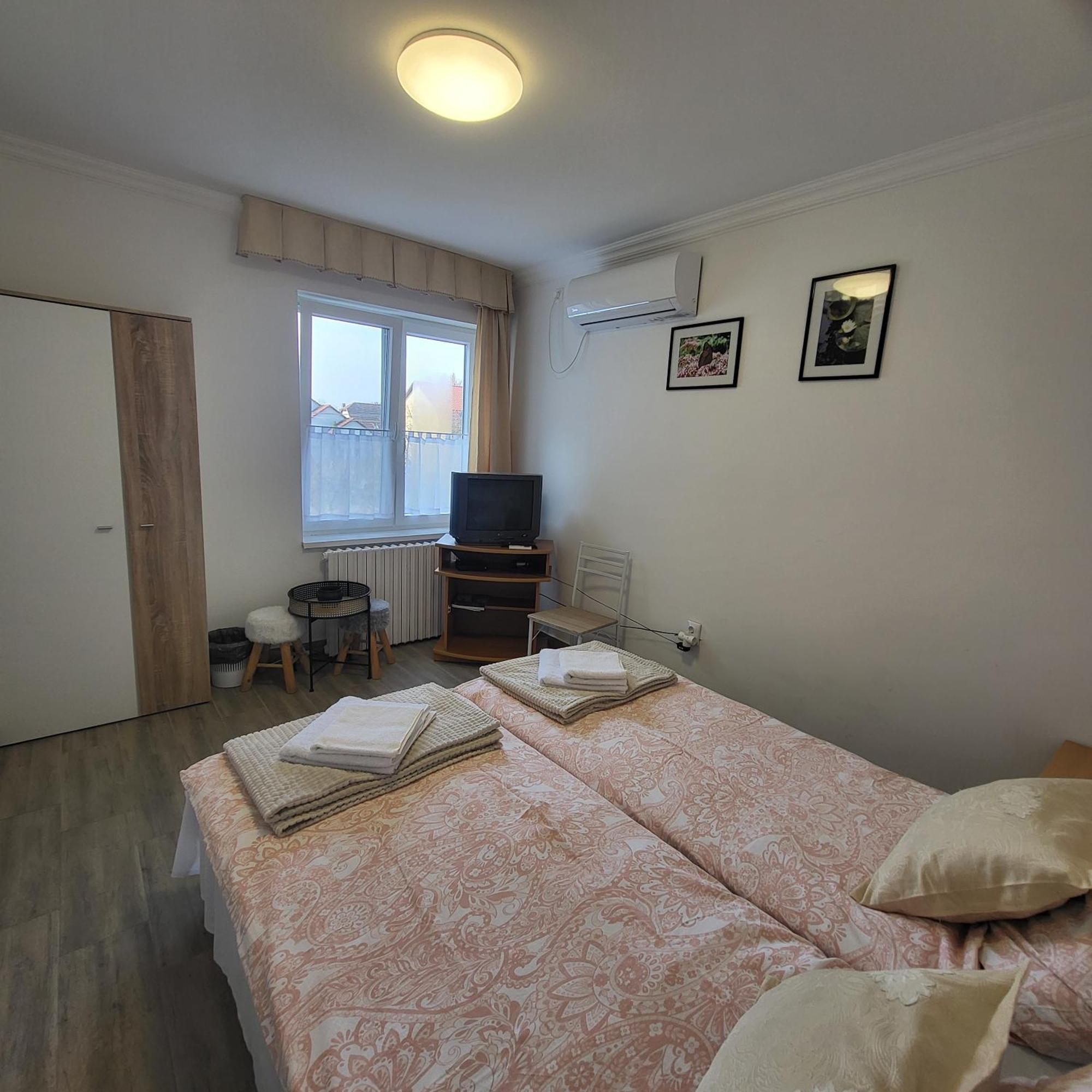Renata Apartman Nyiregyhaza Exterior photo